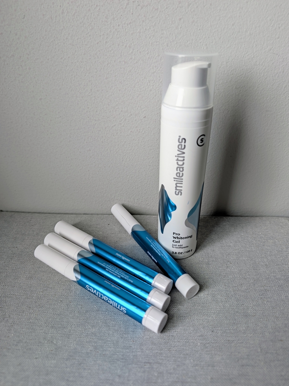 Smileactives Whitening Bundle: 3.8 oz Gel + 4 Pens In Vanilla Mint, Unopened